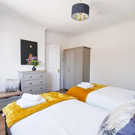 Peaceful First Floor Apartment Close To Town Centre Horsham Exterior photo