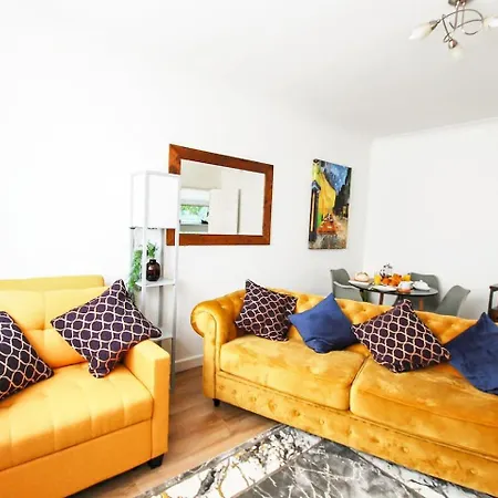 Peaceful First Floor Apartment Close To Town Centre Horsham Exterior photo