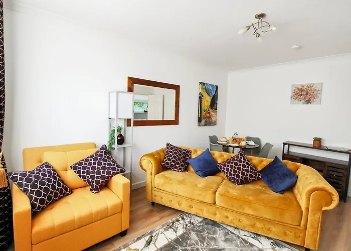 Peaceful First Floor Apartment Close To Town Centre