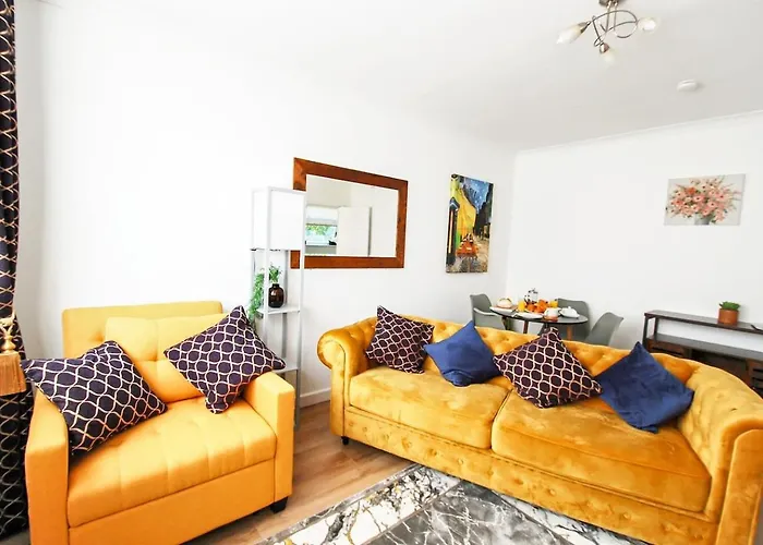 Peaceful First Floor Apartment Close To Town Centre