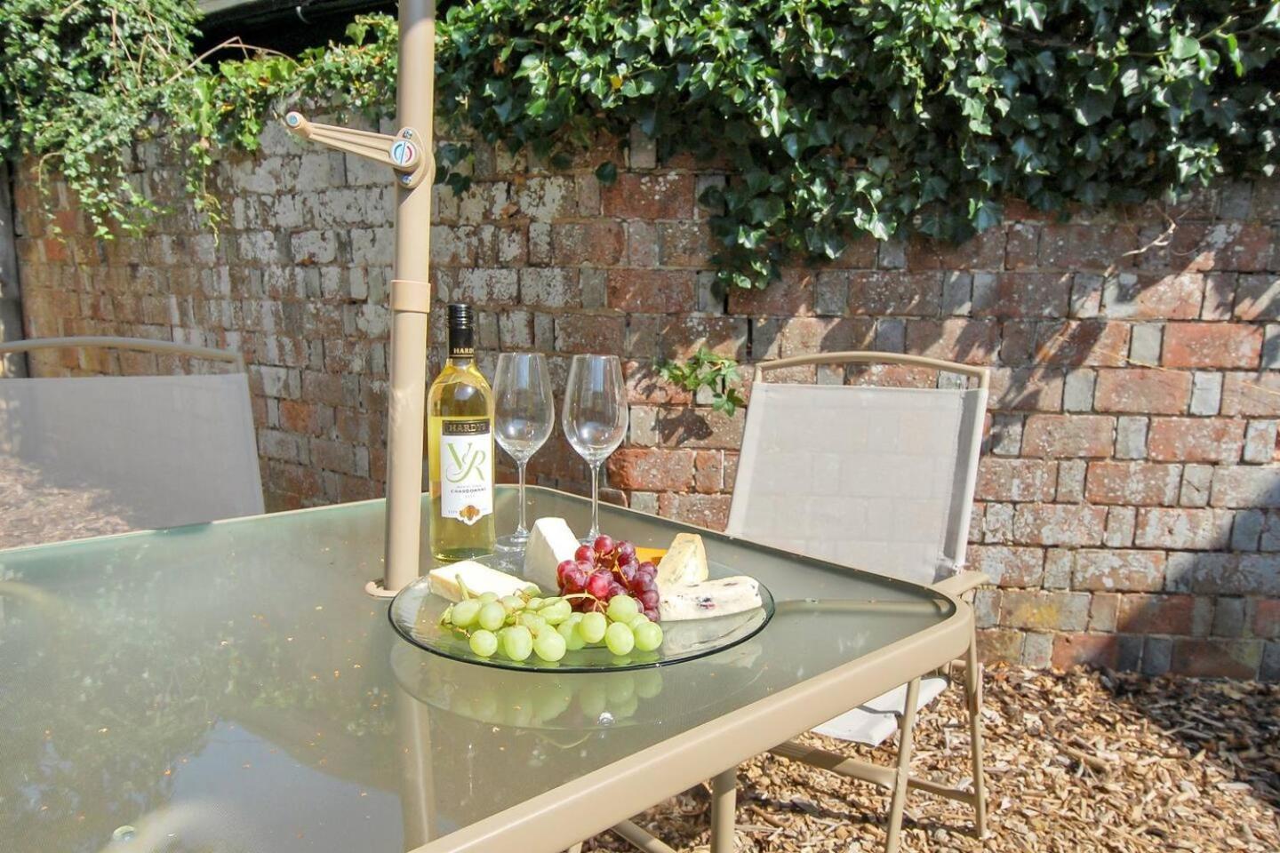 Peaceful First Floor Close To Town Centre Appartamento *